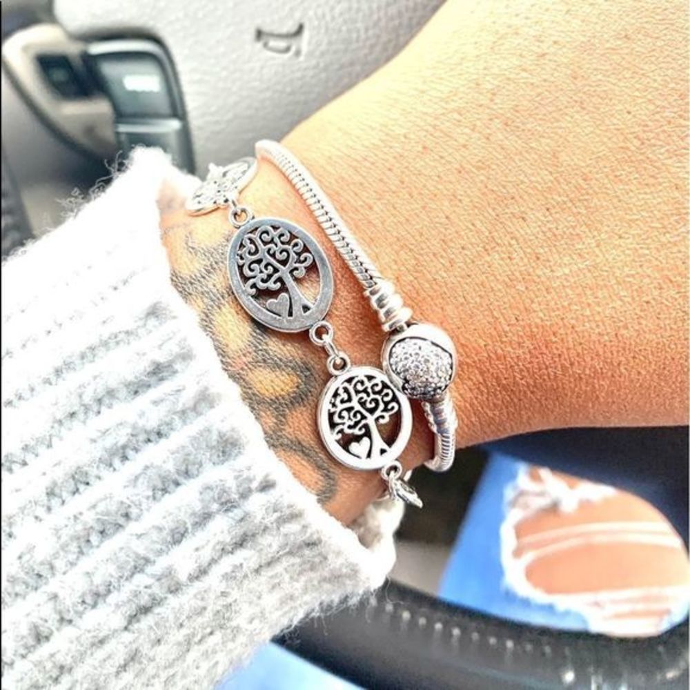 Jewelsofava.com is offering free shipping.